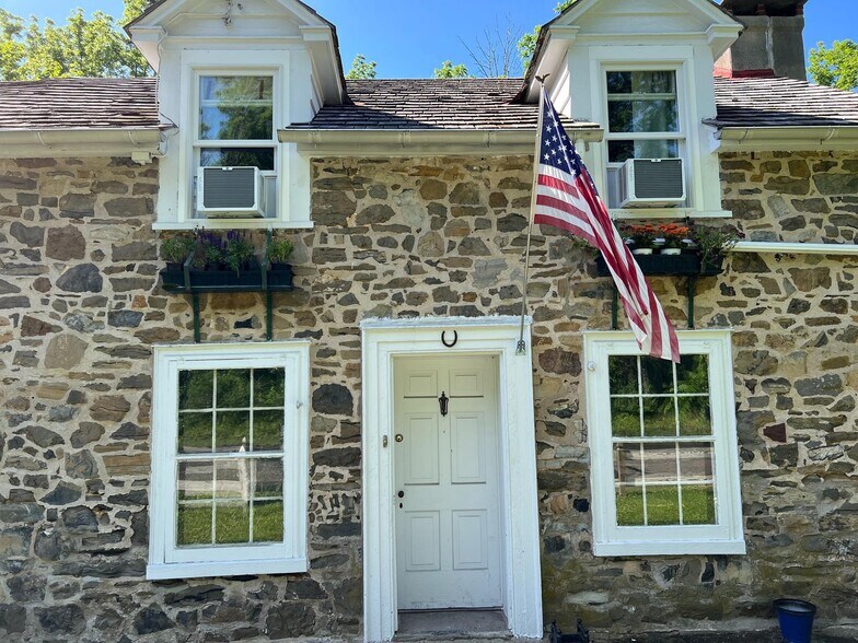 More Photos Of 6230 Lower York Rd, New Hope Freestanding For Sale