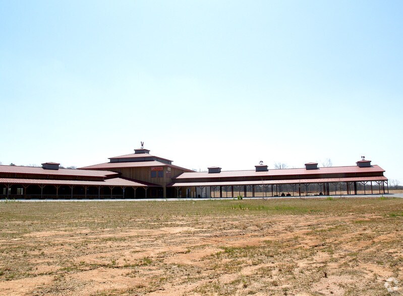 Primary Photo Of 4336 Cornelia Hwy, Lula Freestanding For Lease