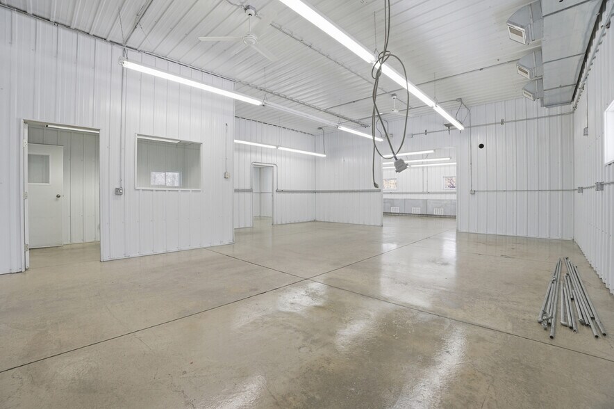 More Photos Of 15652 200th St, Hutchinson Flex For Lease