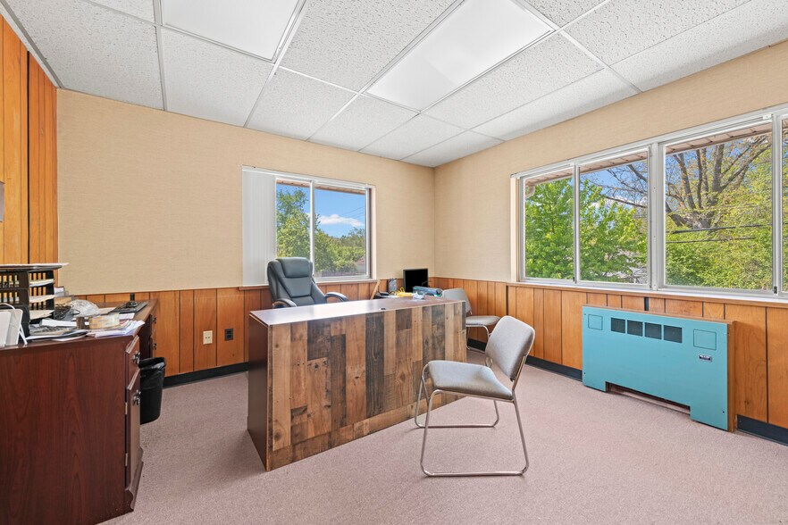 More Photos Of 28475 Greenfield Rd, Southfield Office For Sale