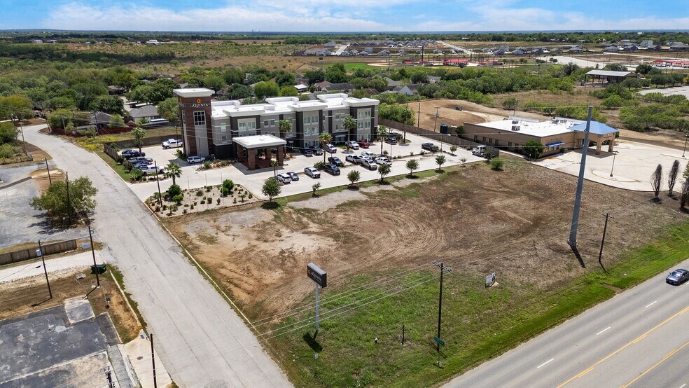 More Photos Of 110 Bmt Dr, Jourdanton Hotel For Sale