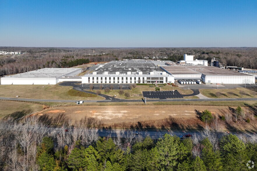 More Photos Of 90 Piedmont Industrial Dr, Winston-Salem Warehouse For Lease