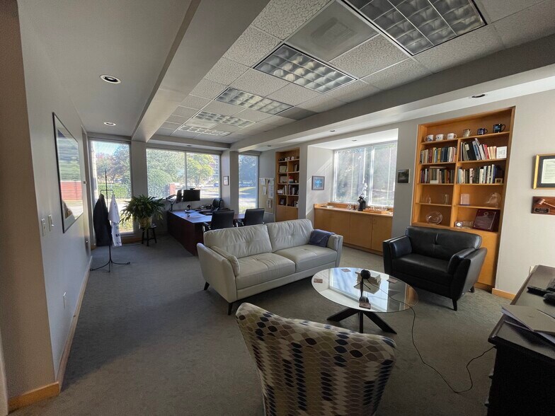 More Photos Of 939 S Stadium Rd, Columbia Office For Sale