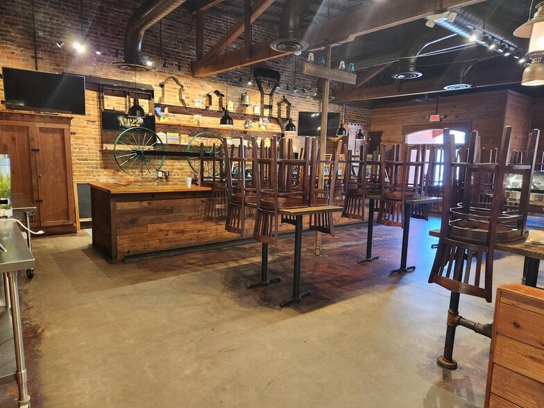 More Photos Of 122 Main St, Thomson General Retail For Sale