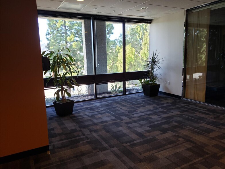 More Photos Of 21540-21622 Plummer St, Chatsworth Office For Lease