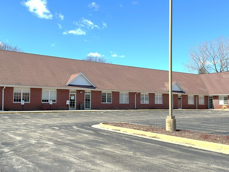 More Photos Of 7264-7282 Argus Dr, Rockford Office For Sale