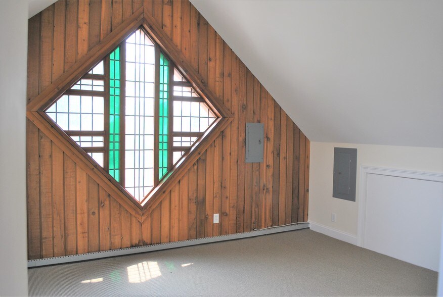 More Photos Of 31 Saint Roch Ave, Greenwich Office Residential For Lease