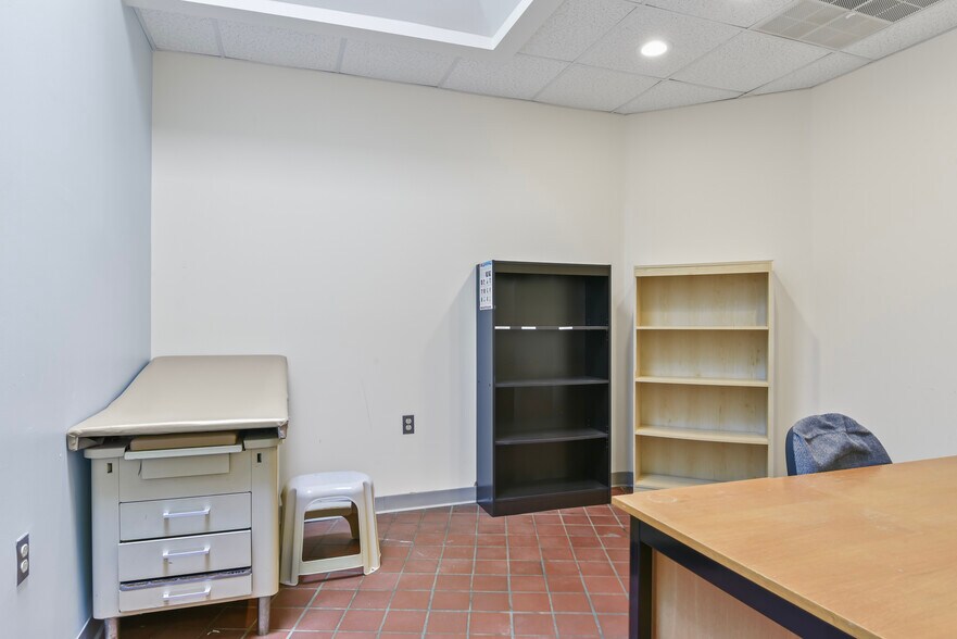 More Photos Of 845 N Main St, Providence Medical For Sale