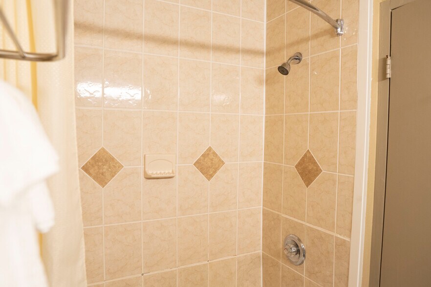 More Photos Of 1186 Worcester Rd, Framingham Hotel For Sale