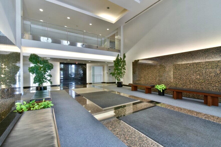 More Photos Of 2400 E Devon Ave, Des Plaines Loft Creative Space For Lease