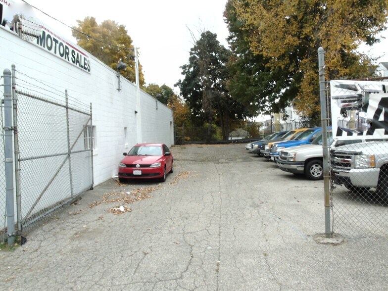 More Photos Of 2126 Boston Ave, Bridgeport Auto Dealership For Lease