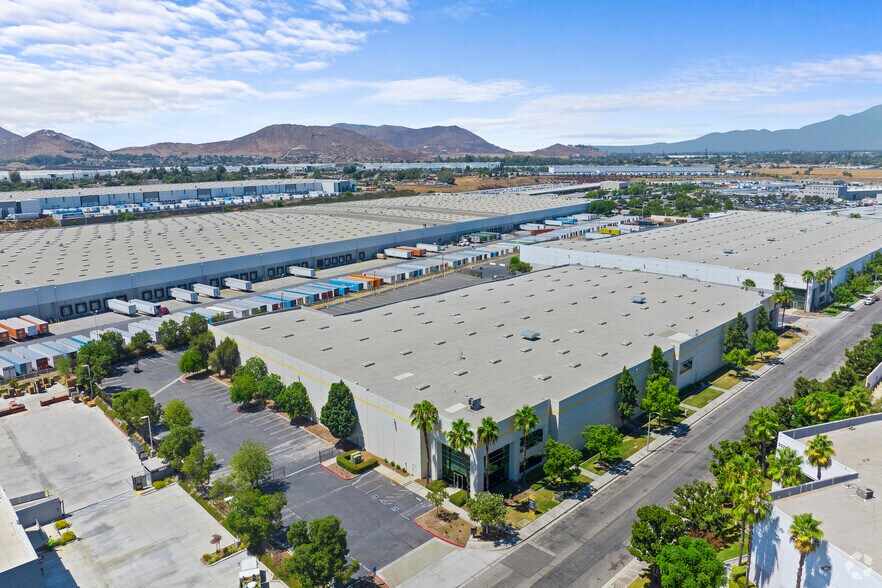 More Photos Of 3370 Enterprise Dr, Bloomington Warehouse For Lease