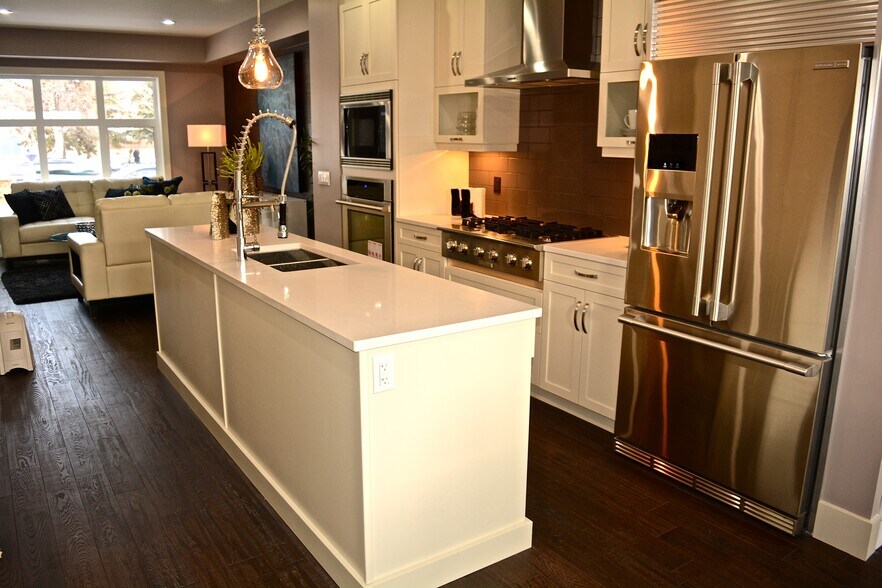 More Photos Of 11331 76 Av NW, Edmonton Apartments For Sale