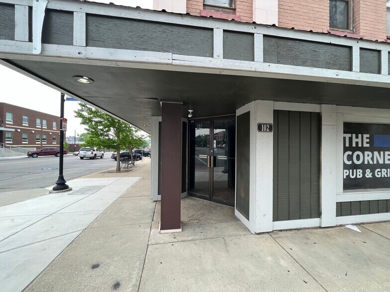 More Photos Of 102 Lincolnway E, Mishawaka Storefront For Lease