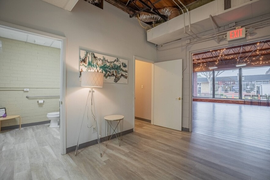 More Photos Of 48 Griffin St, McDonough Storefront For Sale