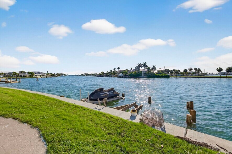 More Photos Of 275 116th Ave, Treasure Island Apartments For Sale