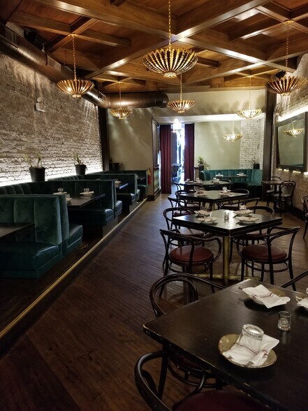 More Photos Of 738 W Randolph St, Chicago Storefront For Sale