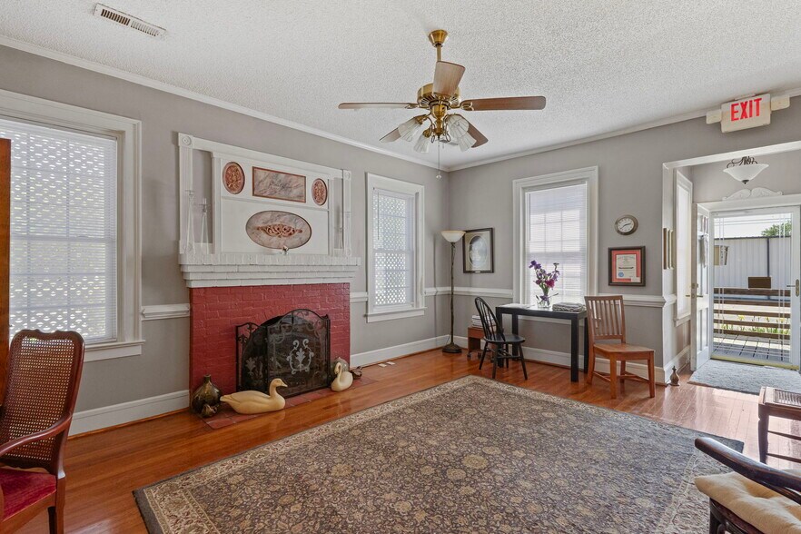 More Photos Of 310 S Clinton Ave, Dunn Medical For Sale