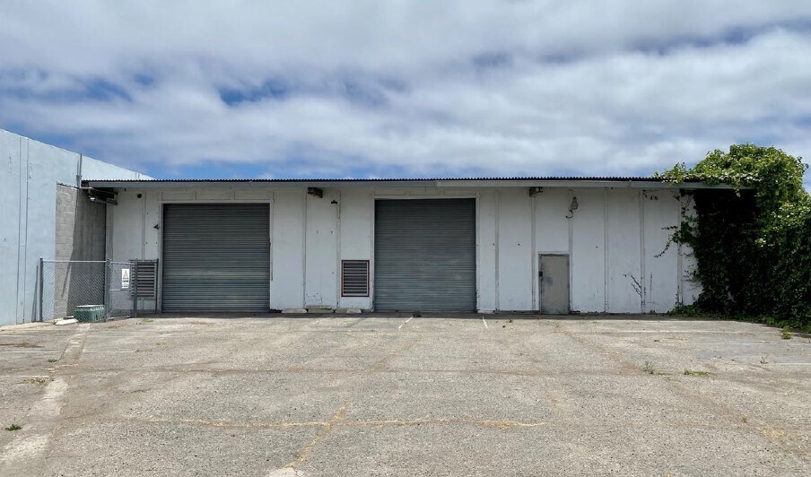 More Photos Of 290 Hegenberger Rd, Oakland Warehouse For Sale
