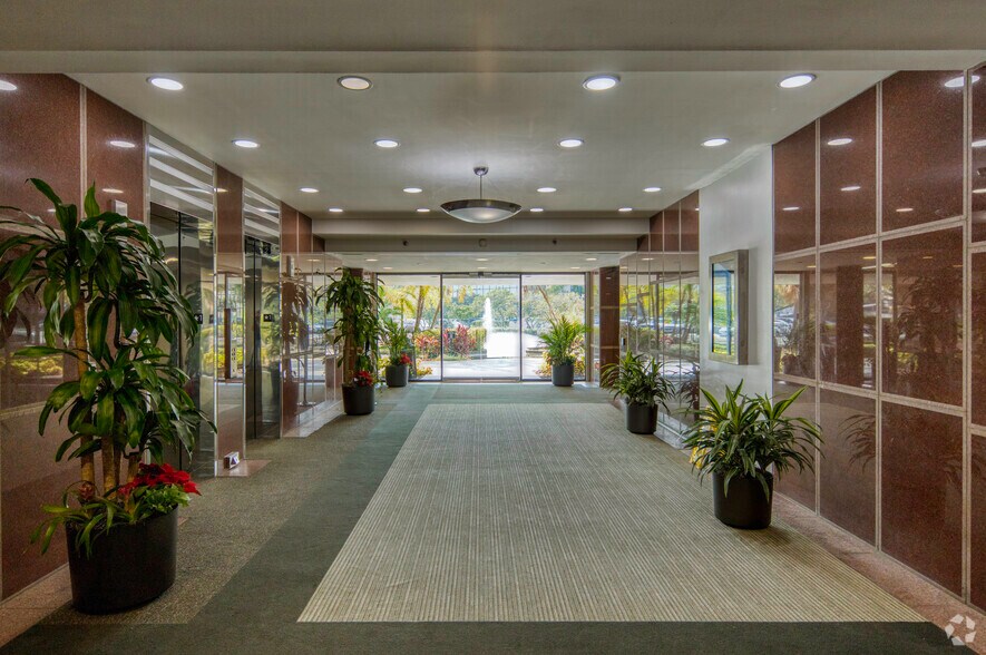 More Photos Of 3507 E Frontage Rd, Tampa Office For Lease