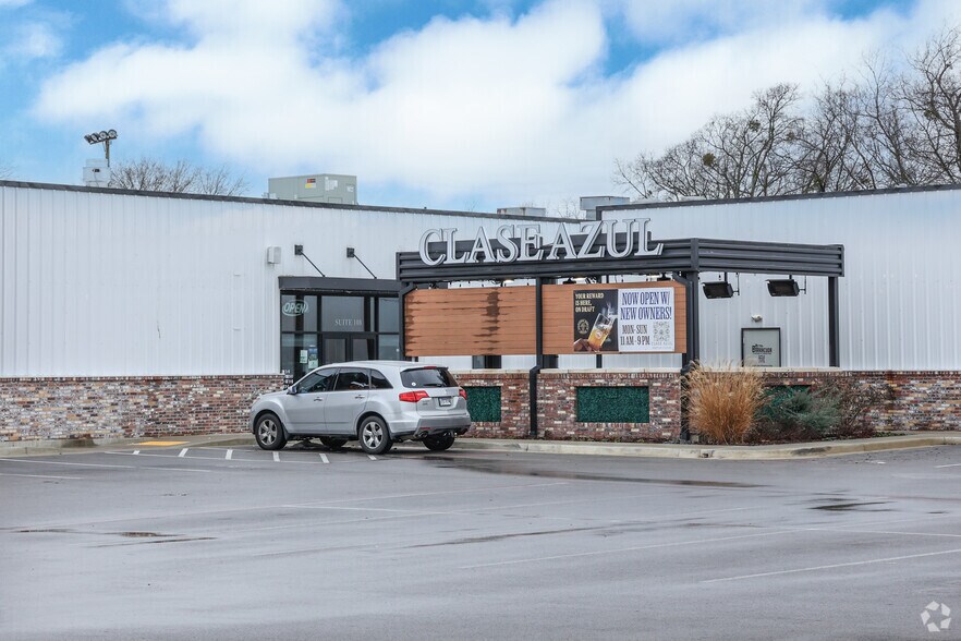 More Photos Of 802 W Main St, Jenks General Retail For Lease
