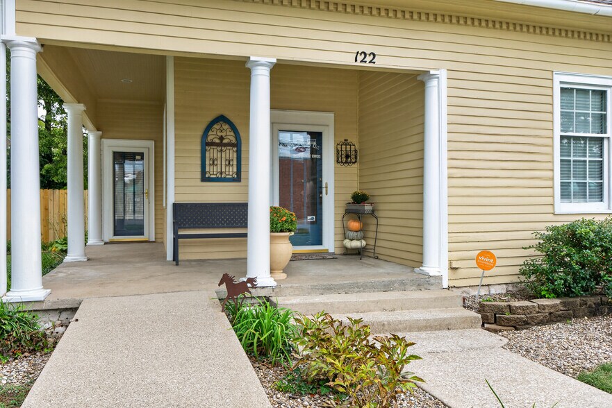 More Photos Of 122 N Locust St, Versailles Office For Sale