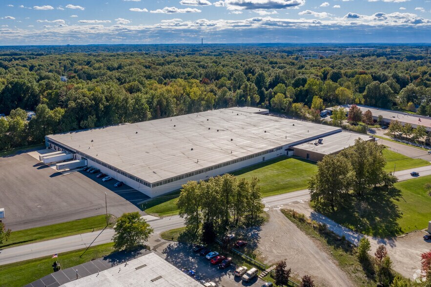 More Photos Of 1366 Commerce Dr, Stow Manufacturing For Lease