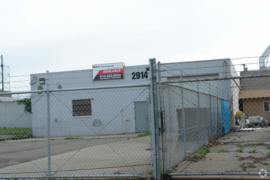 Primary Photo Of 2914 Myrtle St, Oakland Warehouse For Lease