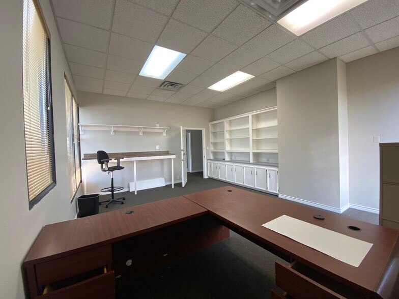 More Photos Of 733 Fort Worth Dr, Denton Office For Sale