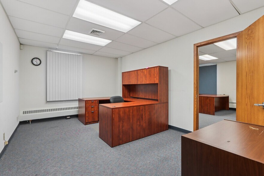 More Photos Of 1645 N 25th St, Milwaukee Office For Sale