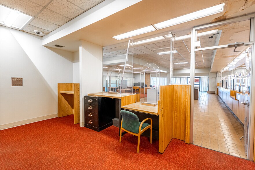 More Photos Of 2495 Lakeshore Dr, Lake Elsinore Bank For Sale