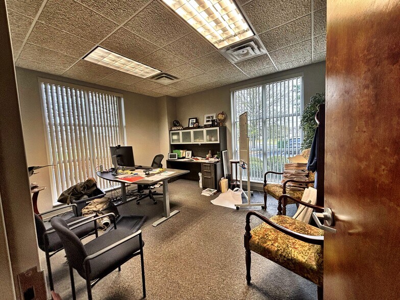 More Photos Of 6400 Peake Rd, Macon-Bibb Office For Sale