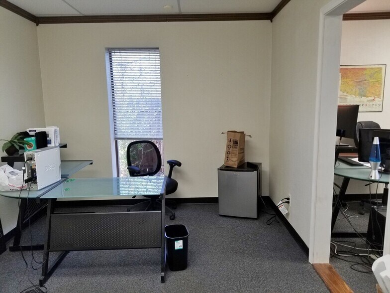 More Photos Of 2912 Lakeside Dr, Oklahoma City Office For Sale