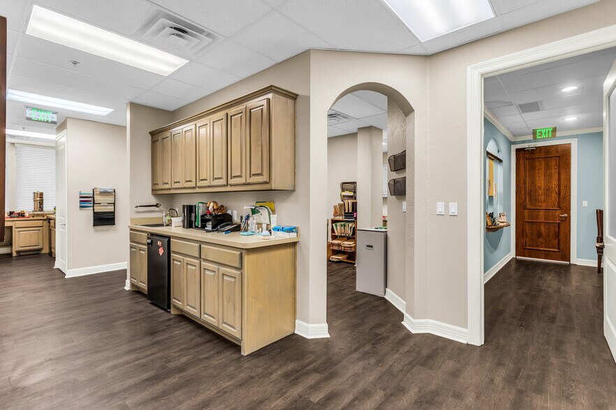 More Photos Of 3108 Midway Rd, Plano Medical For Sale