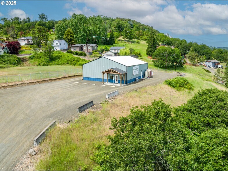 More Photos Of 161 Heritage Way, Roseburg Light Manufacturing For Sale