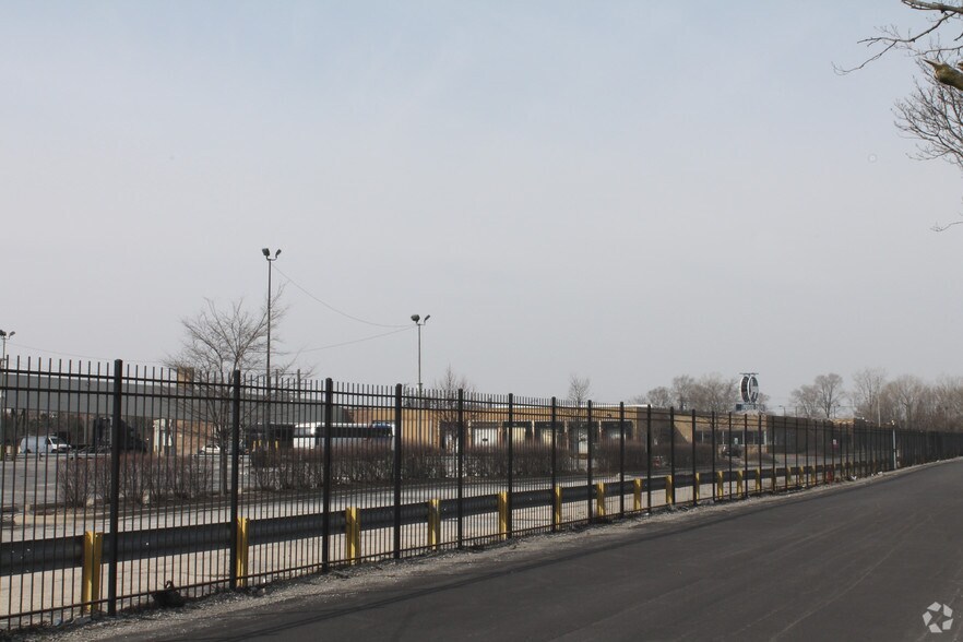 More Photos Of 825 E 99th St, Chicago Manufacturing For Lease