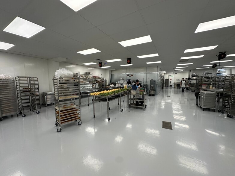 More Photos Of 590 N Main St, Leeds Manufacturing For Sale