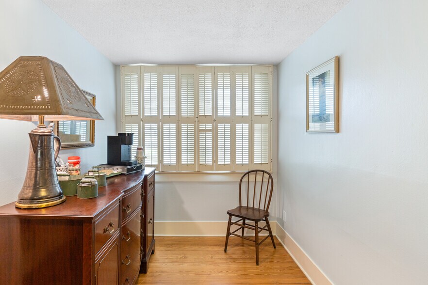 More Photos Of 53447 Highway 290, Hempstead Specialty For Sale