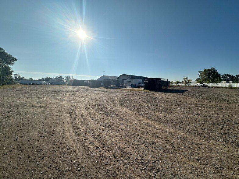 More Photos Of 3510 31st St, Saint Cloud Service For Lease