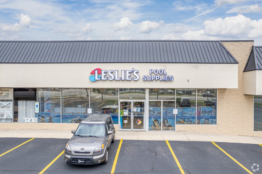 More Photos Of 310-330 W Roosevelt Rd, Lombard General Retail For Lease