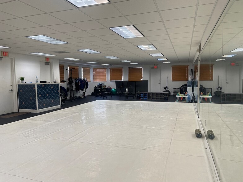 More Photos Of 1446 N Krome Ave, Florida City Office For Sale