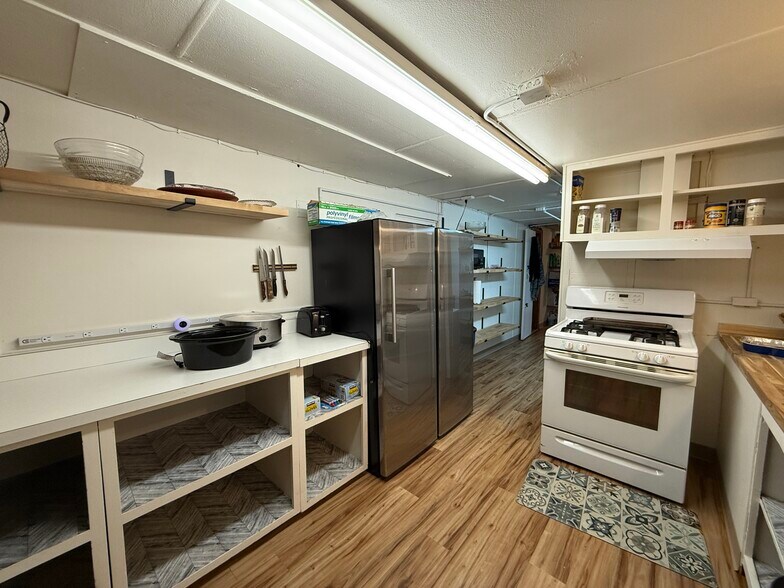 More Photos Of 51815 Kenai Spur Hwy, Kenai General Retail For Sale