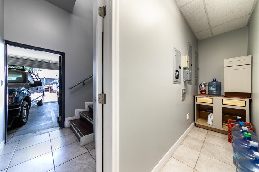 More Photos Of 2207 S Vermont Ave, Los Angeles Freestanding For Sale