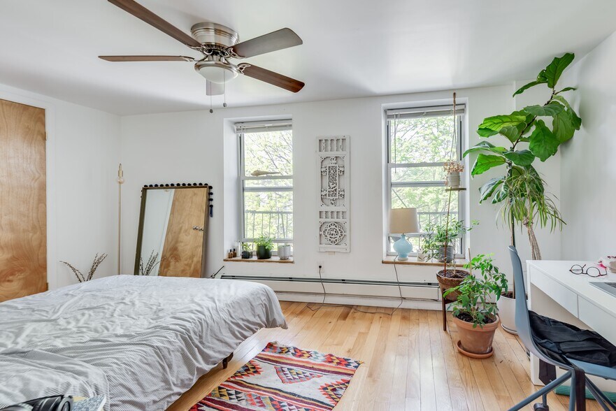 More Photos Of 489 Myrtle Ave, Brooklyn Storefront Retail Residential For Sale