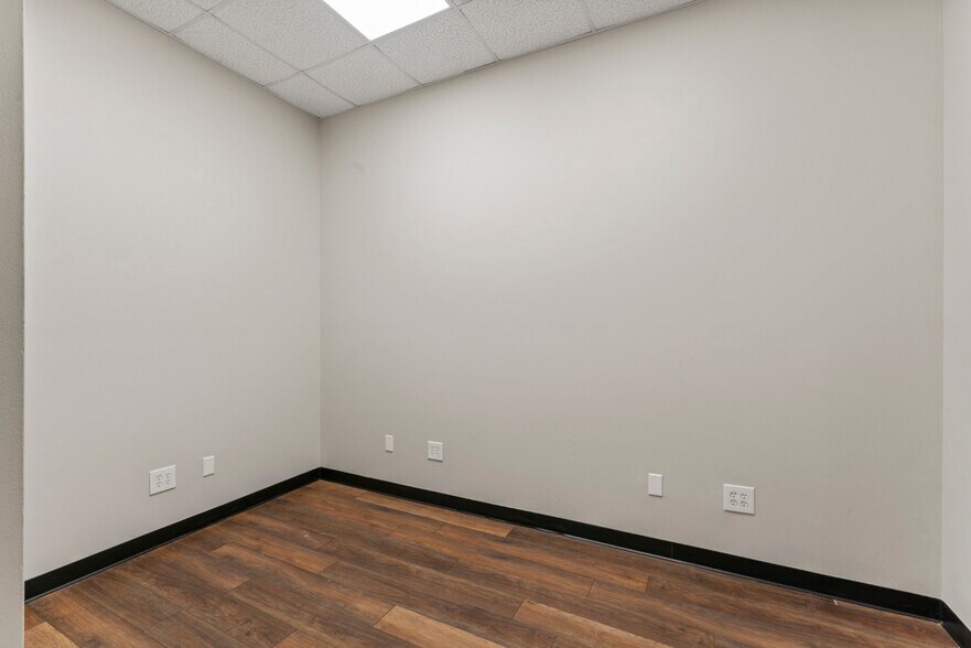 More Photos Of 38 E Main St, Hampton Medical For Lease