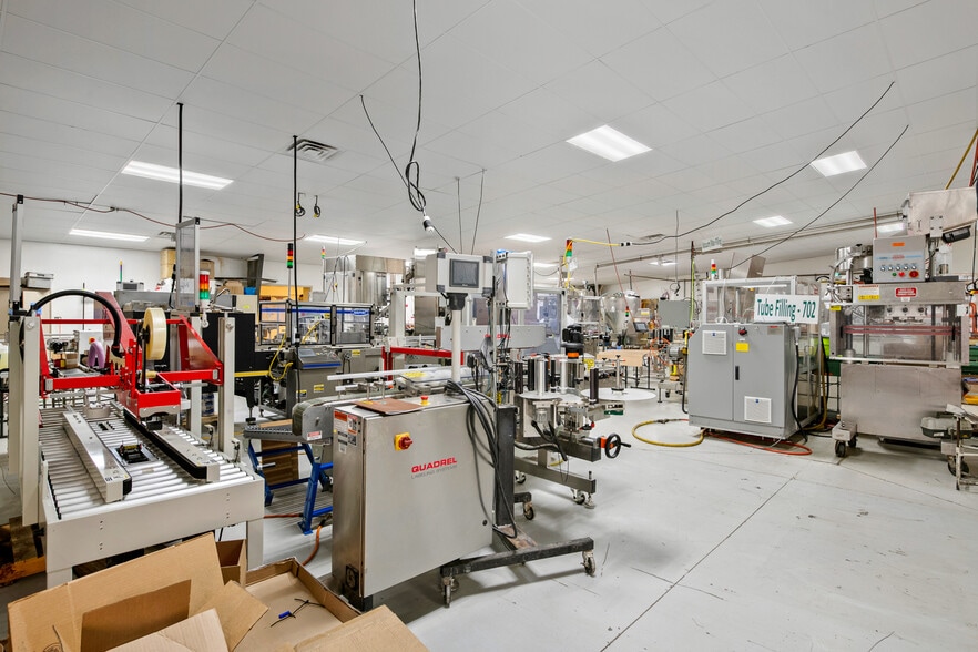 More Photos Of 97 S Red Willow Rd, Evanston Manufacturing For Lease