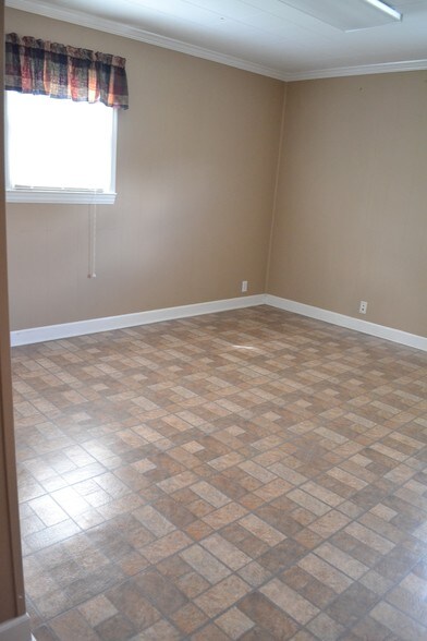 More Photos Of 1090 Boiling Springs Rd, Spartanburg Office For Sale