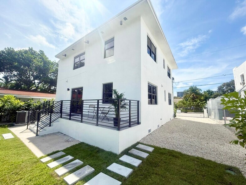 More Photos Of 243 NW 32nd St, Miami Multifamily For Sale