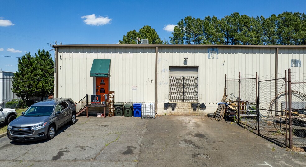 More Photos Of 907-915 Ramseur St, Durham Warehouse For Lease