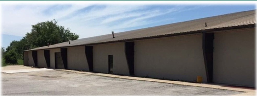 Primary Photo Of 6970 N Broadway St, Kansas City Showroom For Lease